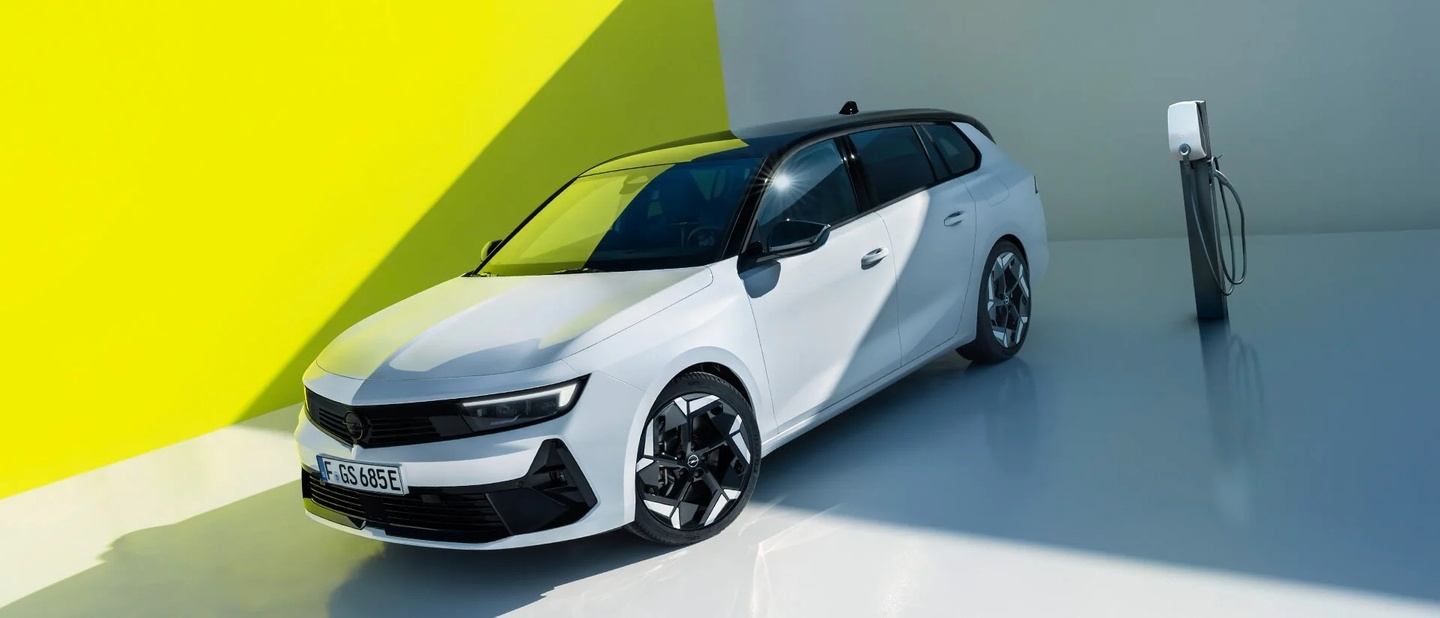 NOVA OPEL ASTRA SPORTS TOURER GSE