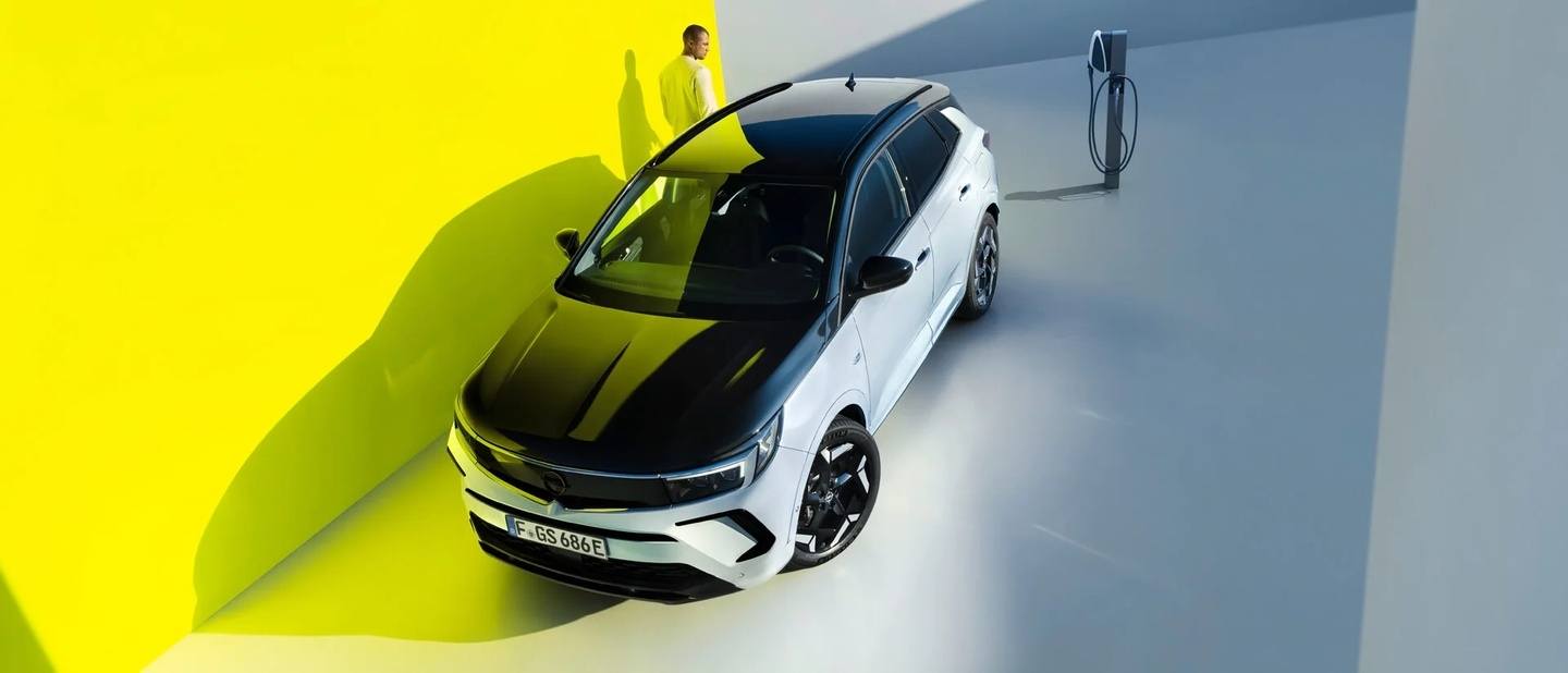 NOVI OPEL GRANDLAND GSE